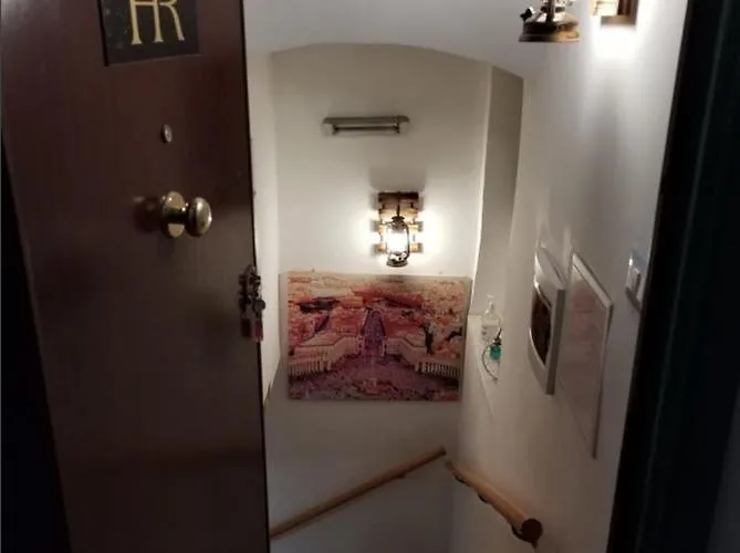 Lovely Basement Trevi Fountain Appartamento *