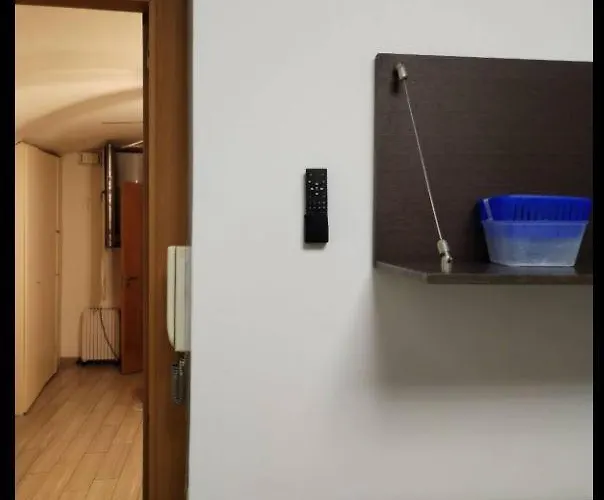 Lovely Basement Trevi Fountain Appartamento *